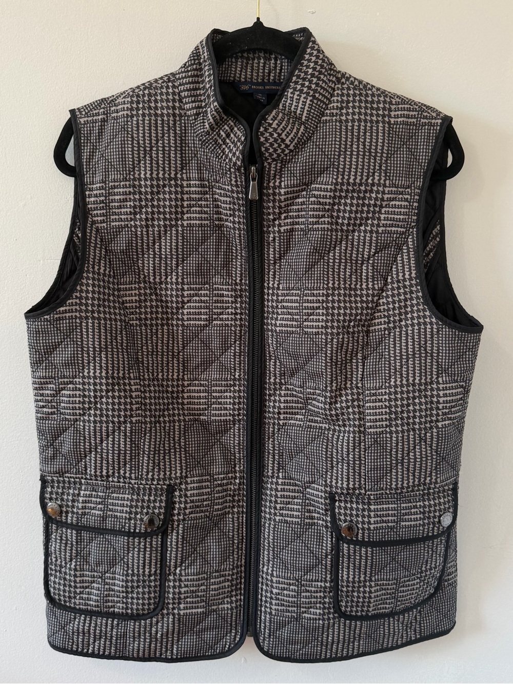 Brooks Brothers 346 - Women’s Quilted Vest Black White Glen Plaid Zip Pockets 10